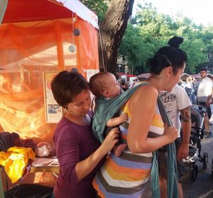 babywearing consultant Anna from Serbia at work