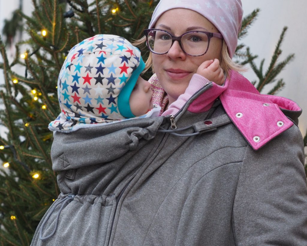Parelou babywearing jacket Tragejacke Mama mit Baby