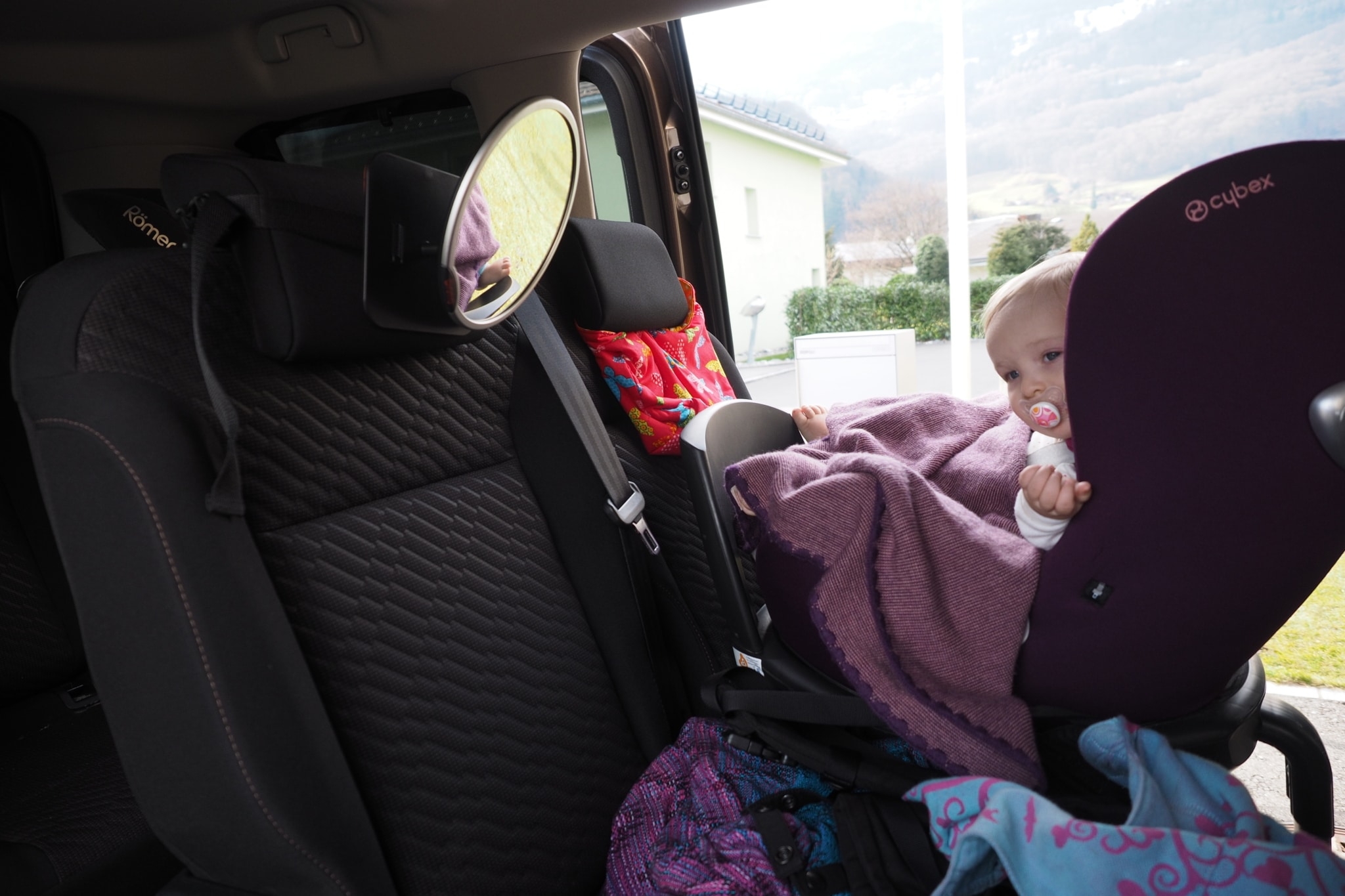 Reboarder im Einsatz im Auto Cybex Sirona mit Baby