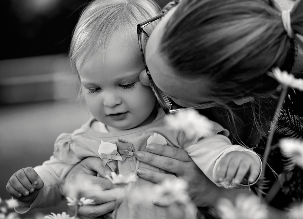 Mama mit Kleinkind Mädchen